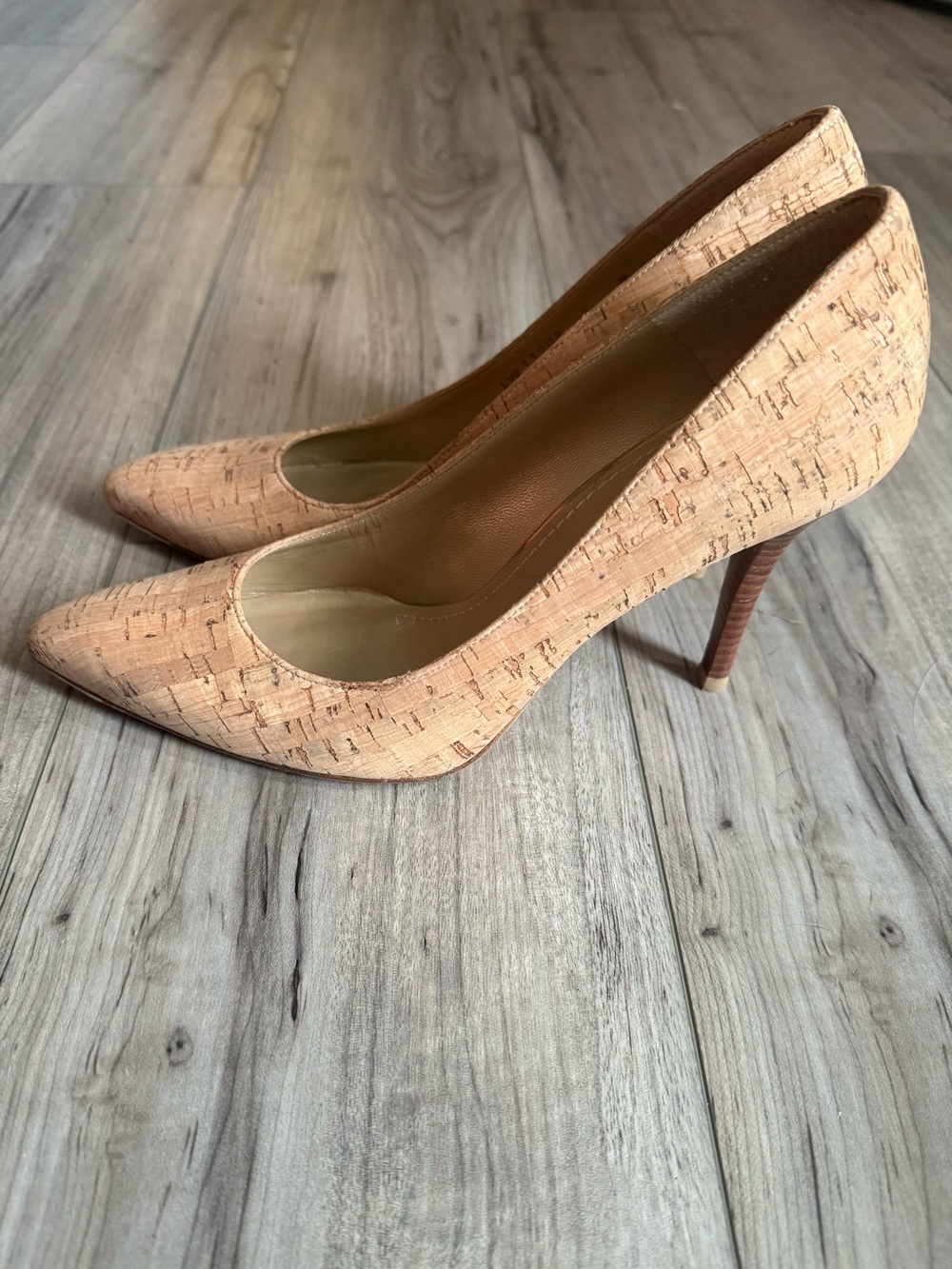 Stuart Weitzman Classic Pointed Cork Pumps in Tan Size 9